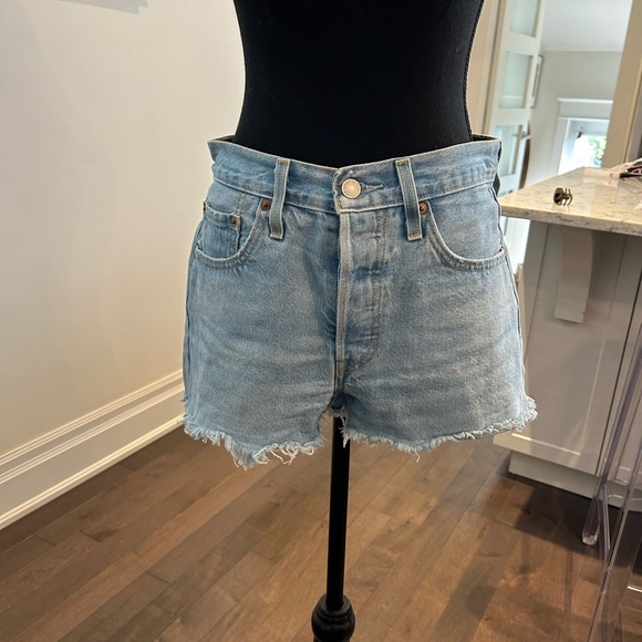 Levi’s 501 Jean shorts - Picture 1 of 3
